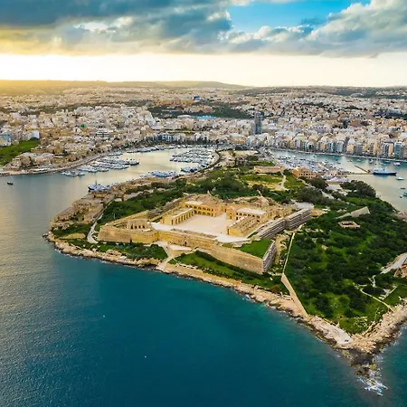 Prime 3br Townhouse Near Sliema Ferry דירה *